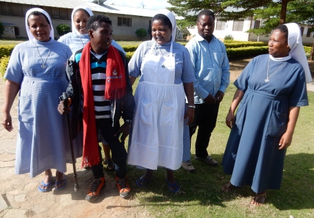 2016.03.17 Godfrey Omary nach 5 Monaten wieder zuhause zurÅck bei den Barmherzigen Schwestern in Mitundu